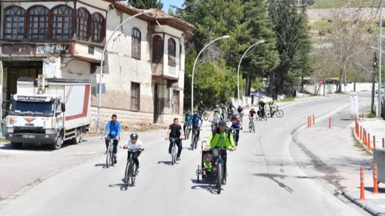 Yeşilyurt Belediyesi’nden Baharın Gelişine Pedallı Kutlama!