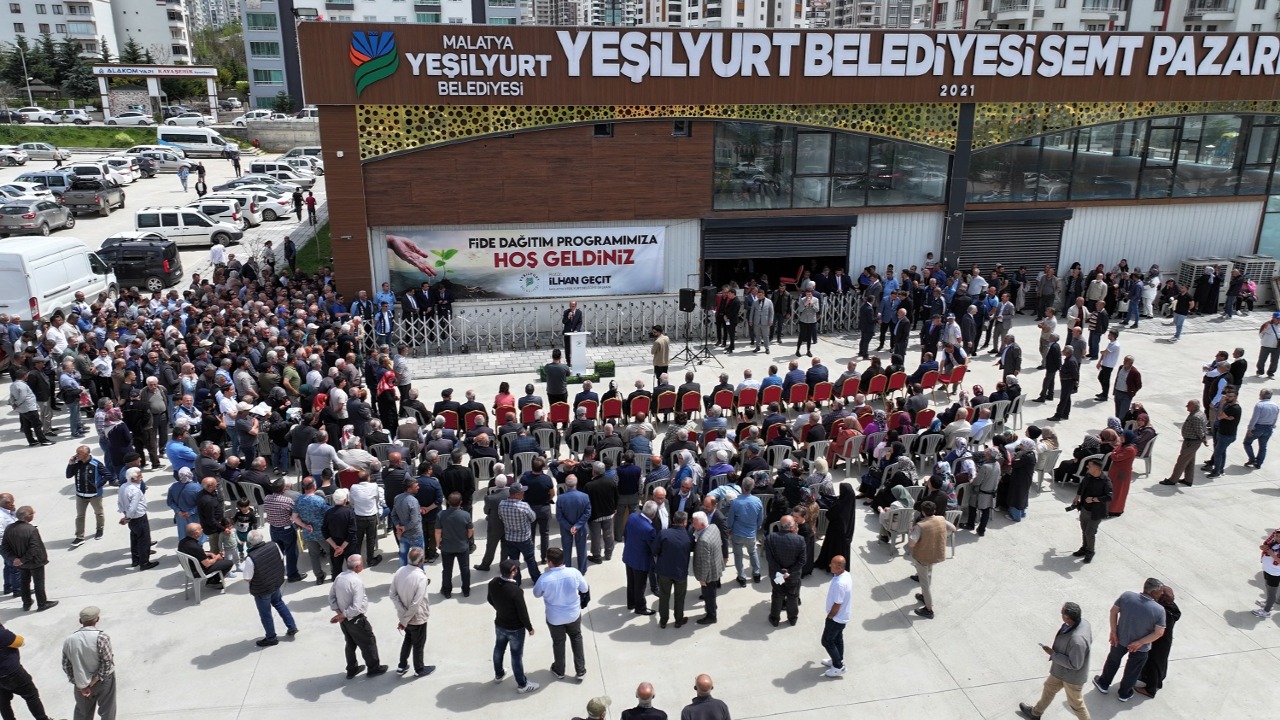 Yeşilyurt Belediyesi’nden Çiftçilere Büyük Destek! 250 Bin Adet Sebze Fidesi Dağıtıldı