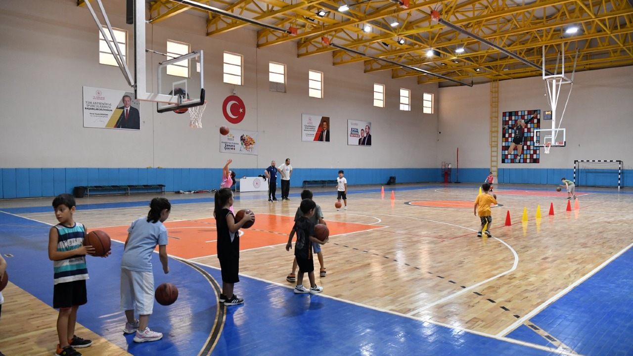 Yeşilyurt Belediyesinin Basketbol Kursu, Miniklere Neşe ve Enerji Getiriyor!