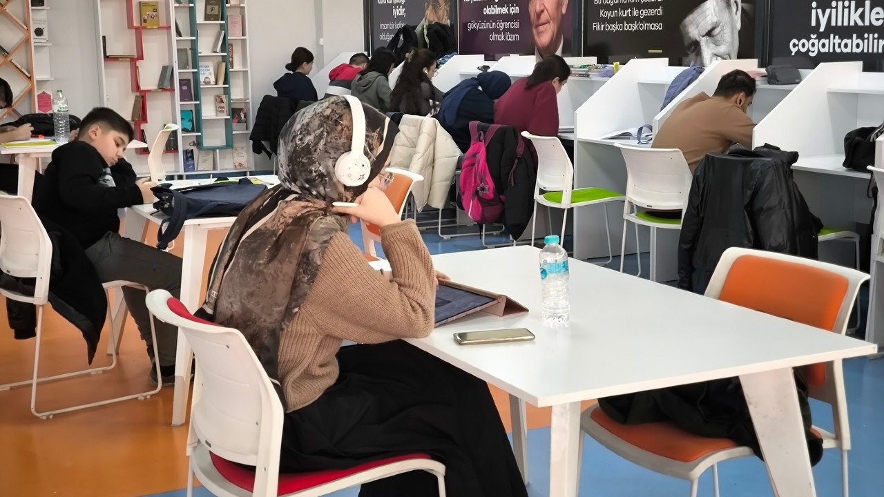 Çilesiz Kütüphanesi Gençlerin Buluşma Noktası Oldu!