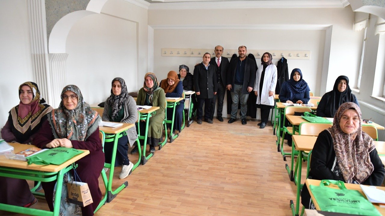 Kursiyerler Belgelerini Aldı 