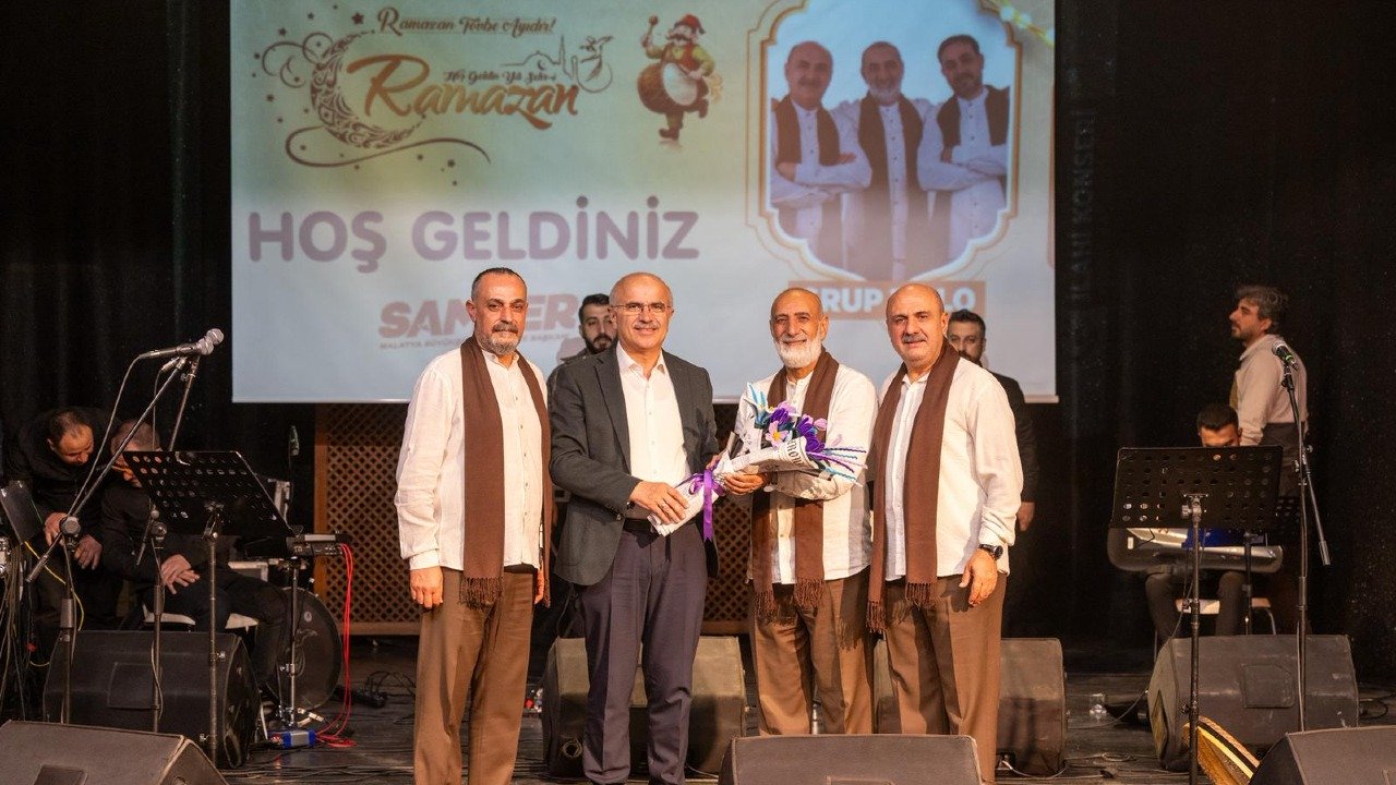 Grup Tillo ilahi konseri verdi. 