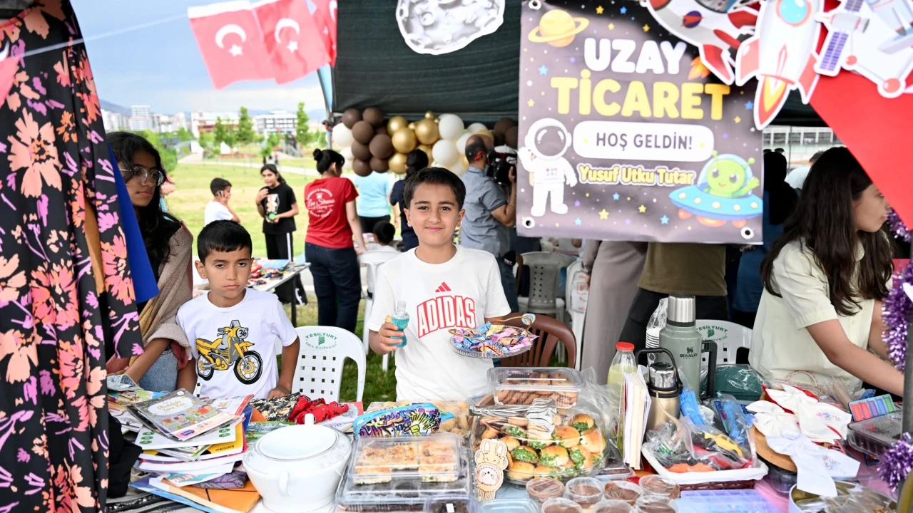 "Büyükler Pazar Görsün" Etkinliğinin 36 Bin 880 TL. Geliri Yetimler Kervanına Bağışlandı