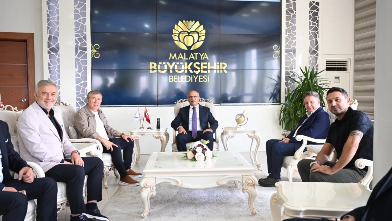 Spor Dünyasının Ünlü İsimlerinden Başkan Er’e Övgü